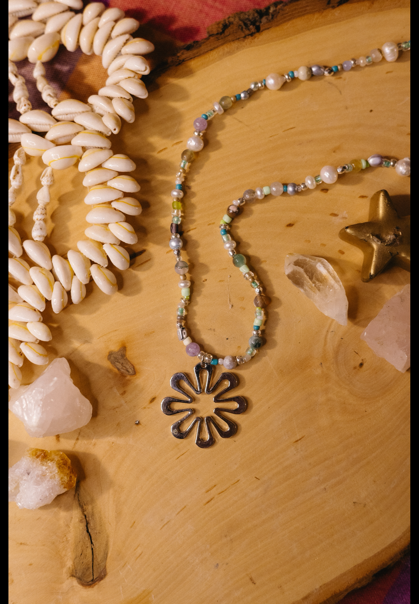 70s flower necklace | The Dirty Hippie Company